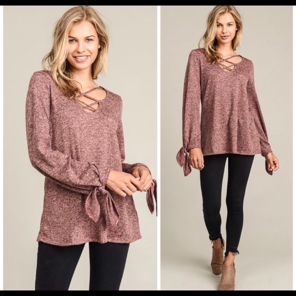 NEW! Blush Crisscross Tie Sleeve Hacci Top. Large - Picture 2 of 5